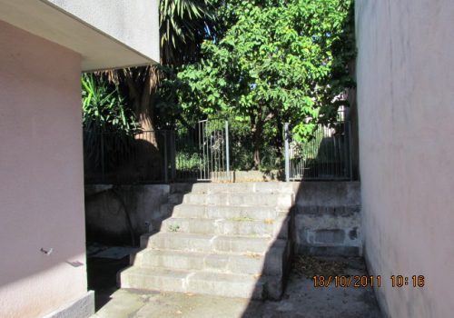 1319008381.jpg