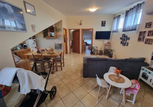 4c4f14eaeba14323a76d4273f76c393b